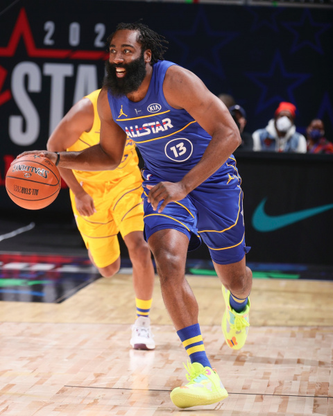 Фотоподборка лучших баскетбольных кроссовок с Матча всех звезд НБА 2021 года