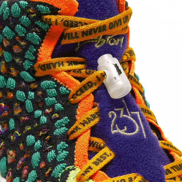 Официальные фото Nike LeBron 17 “What The”, созданные на основе предыдущих расцветок Джеймса