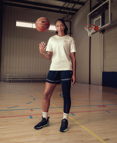 Nike официально представили баскетбольные кроссовки Cosmic Unity