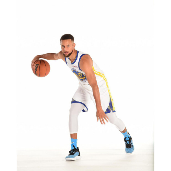 Стефен Карри показал свои новые баскетбольные кроссовки Curry Flow 9